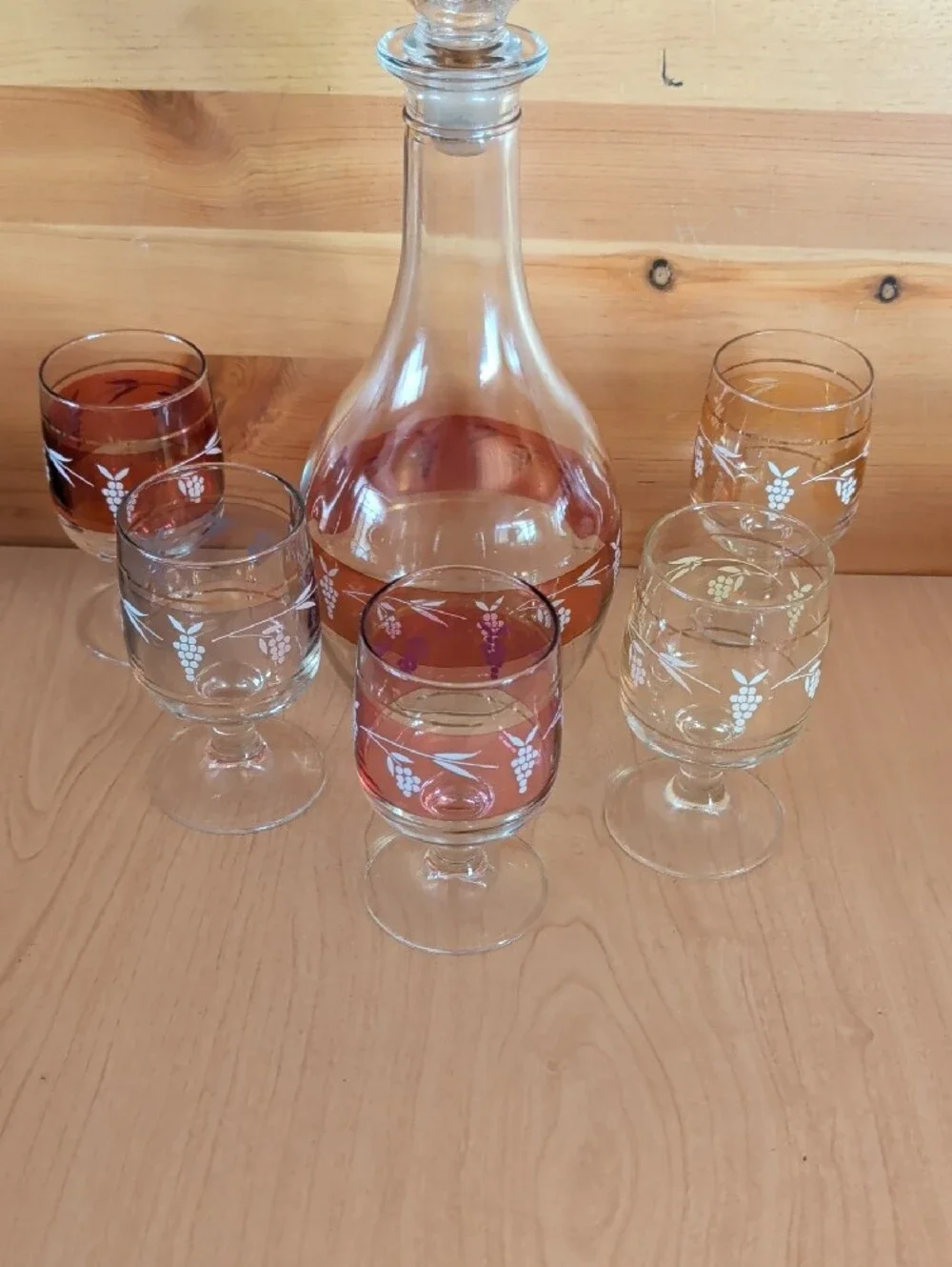 5 pcs. VTG. Fidenza Italy, Decanter Set. Cranberry Red Glass, Grapes Design.